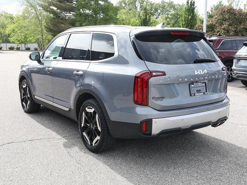 Everlasting Silver 2024 Kia Telluride S