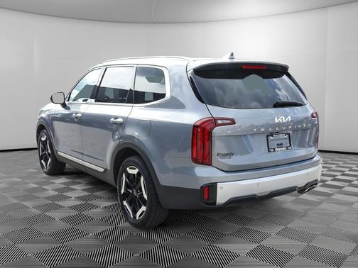 Everlasting Silver 2024 Kia Telluride S