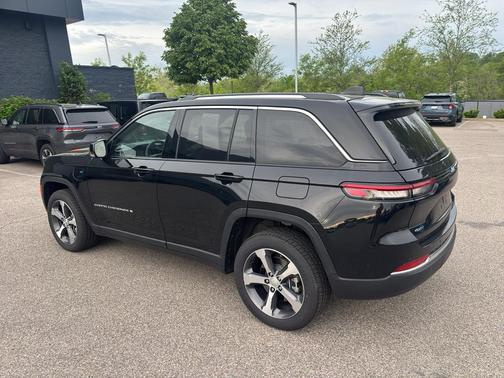 Diamond Black 2023 Jeep Grand Cherokee 4xe Base