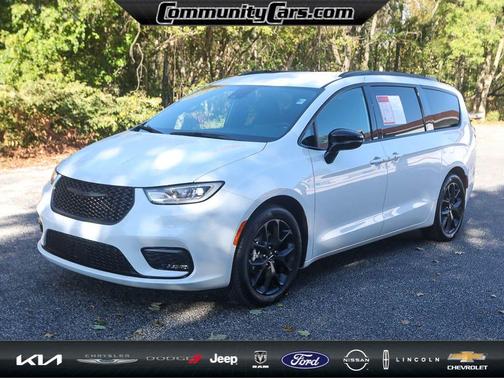 2024 Chrysler Pacifica Touring-L