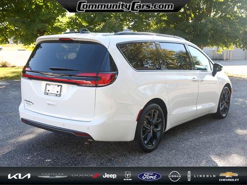 2024 Chrysler Pacifica Touring-L