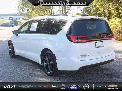 2024 Chrysler Pacifica Touring-L