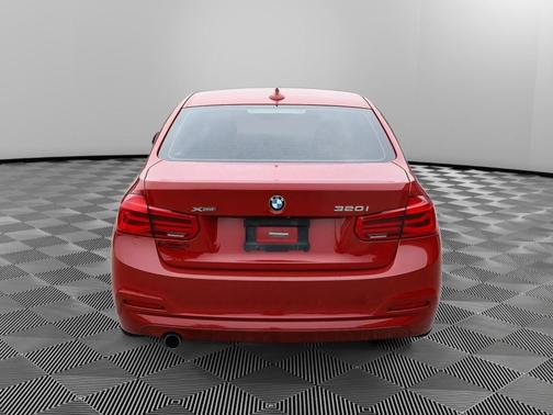 Melbourne Red Metallic 2018 BMW 320 i xDrive