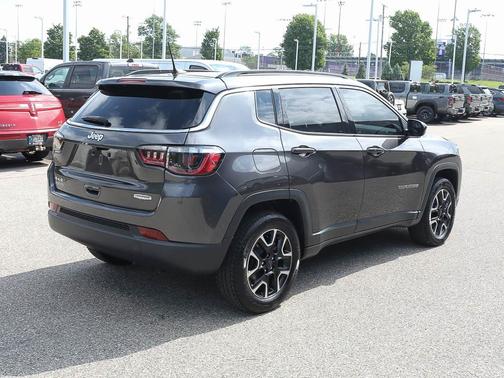 Granite Crystal Clearcoat Metallic 2022 Jeep Compass Latitude
