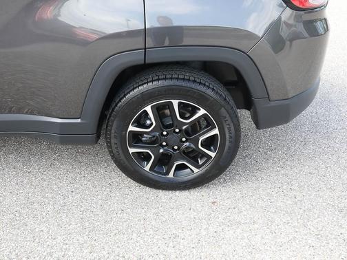 Granite Crystal Clearcoat Metallic 2022 Jeep Compass Latitude
