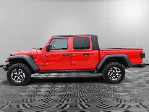 Firecracker Red Clearcoat 2025 Jeep Gladiator Rubicon