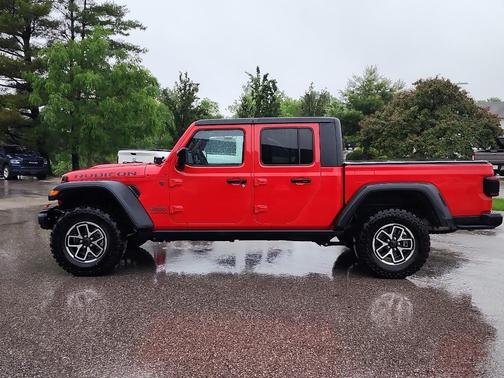 Firecracker Red Clearcoat 2025 Jeep Gladiator Rubicon