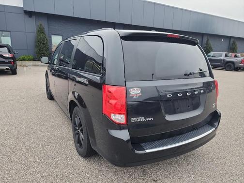 Black Onyx Crystal Pearlcoat 2019 Dodge Grand Caravan GT
