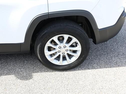 Bright White Clearcoat 2022 Jeep Cherokee Latitude Lux