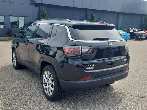Diamond Black 2022 Jeep Compass Latitude Lux