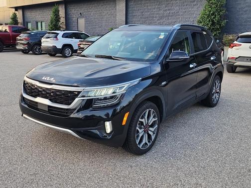 Cherry Black 2022 Kia Seltos SX