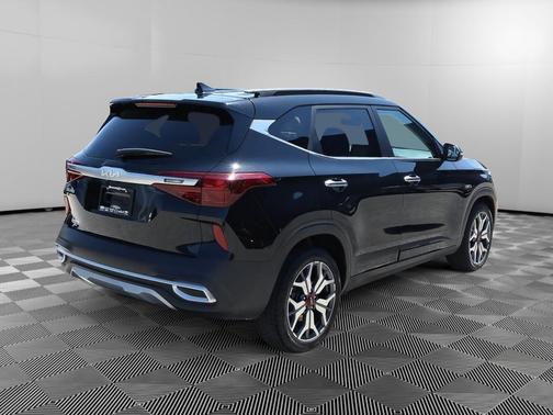 Cherry Black 2022 Kia Seltos SX