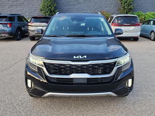 Cherry Black 2022 Kia Seltos SX