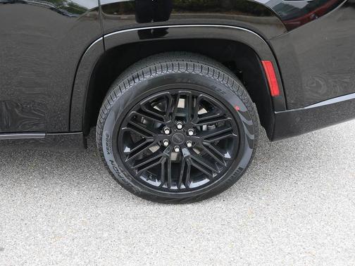 Gloss Black 2026 Jeep Grand Wagoneer Limited Reserve