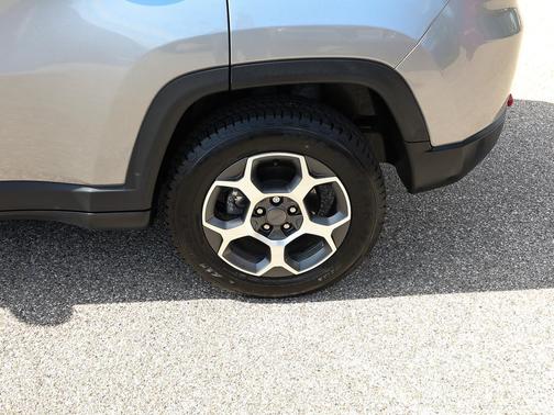 Billet Silver Metallic Clearcoat 2022 Jeep Compass Trailhawk