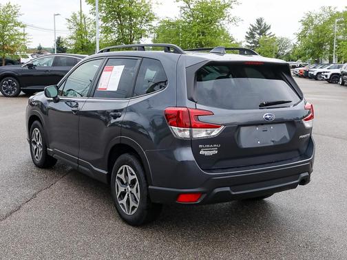 Magnetite Gray Metallic 2022 Subaru Forester 2.5i Premium