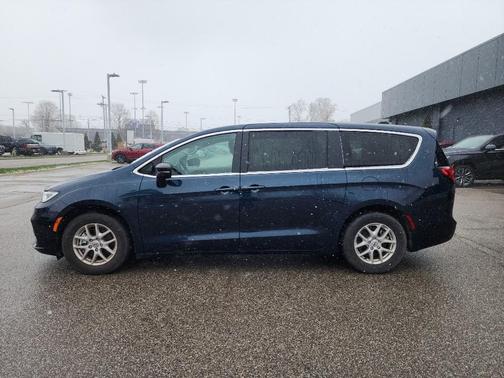 2024 Chrysler Pacifica Touring-L