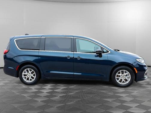 2024 Chrysler Pacifica Touring-L