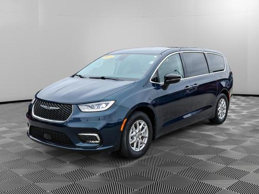 2024 Chrysler Pacifica Touring-L