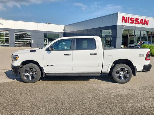 Bright White Clearcoat 2023 RAM 1500 Big Horn