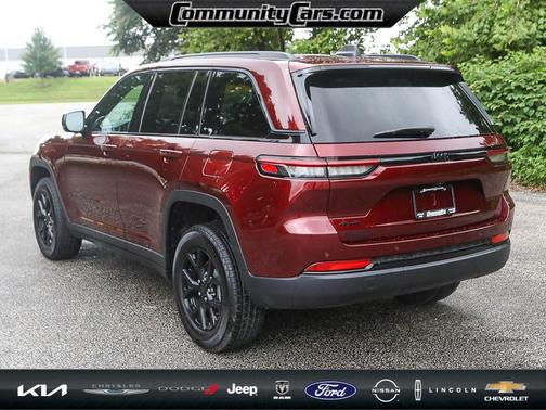 2025 Jeep Grand Cherokee Laredo