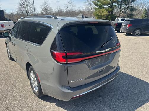 Ceramic Gray Clearcoat 2022 Chrysler Pacifica Touring-L