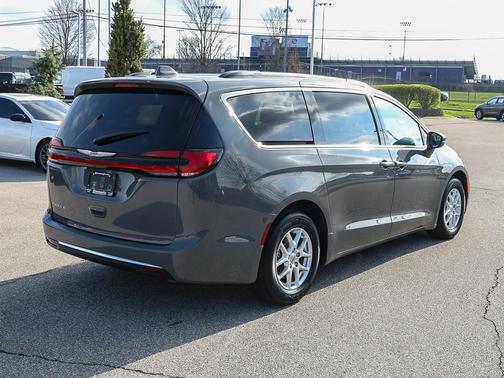 2022 Chrysler Pacifica Touring-L