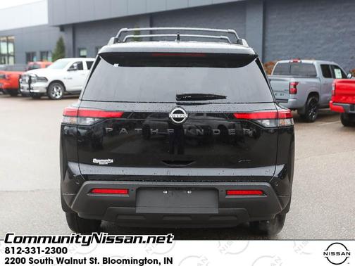 2025 Nissan Pathfinder SV