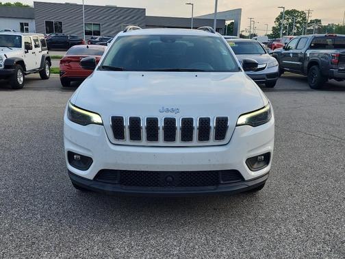 Bright White Clearcoat 2022 Jeep Cherokee Latitude Lux