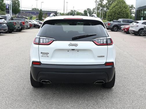 Bright White Clearcoat 2022 Jeep Cherokee Latitude Lux