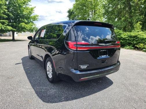 2024 Chrysler Pacifica Touring-L