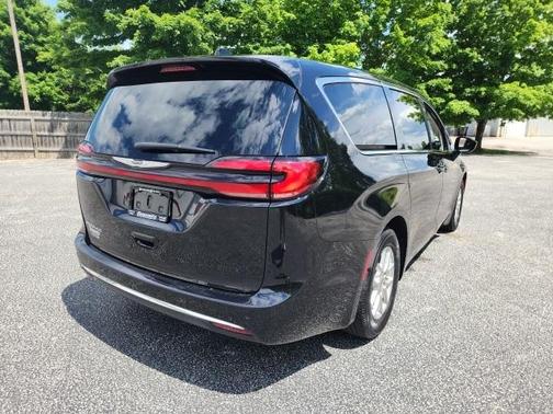 2024 Chrysler Pacifica Touring-L