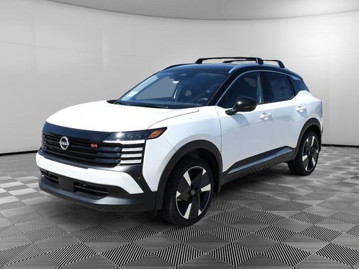 2t Wht Blk Roof 2026 Nissan Kicks SR