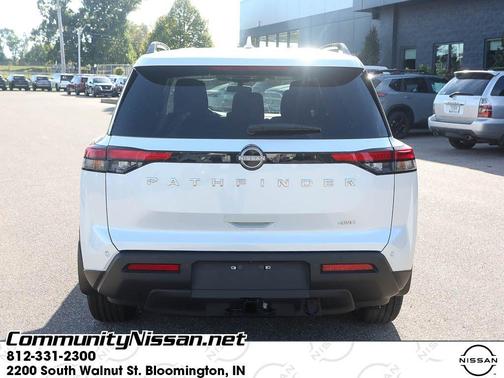 2025 Nissan Pathfinder SV