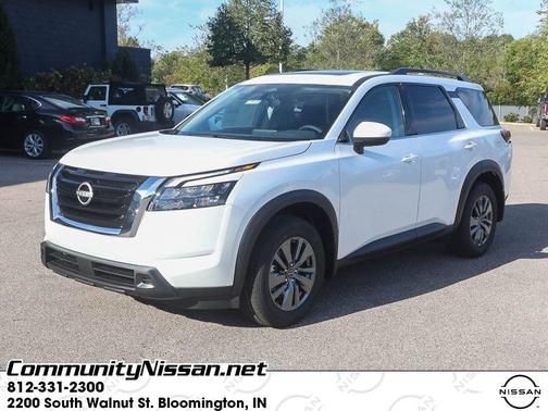 2025 Nissan Pathfinder SV