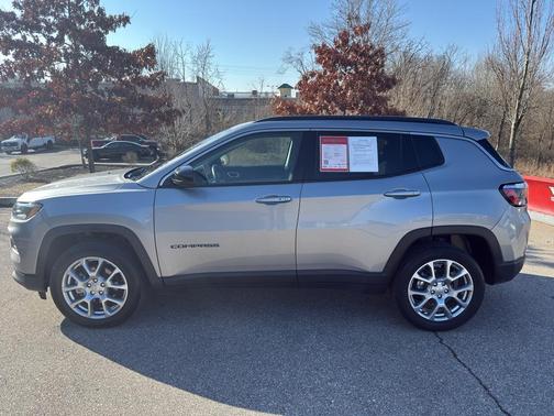 2022 Jeep Compass Latitude Lux