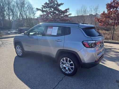 2022 Jeep Compass Latitude Lux