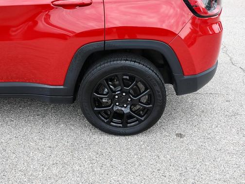 Redline Pearl 2023 Jeep Compass Altitude