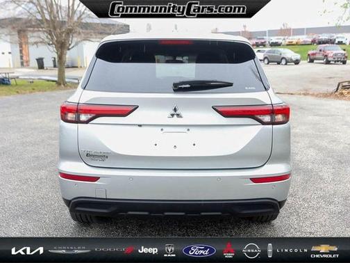2022 Mitsubishi Outlander ES
