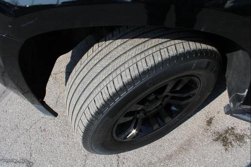 Black 2018 Chevrolet Suburban LT