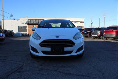2015 Ford Fiesta 4dr Sdn SE