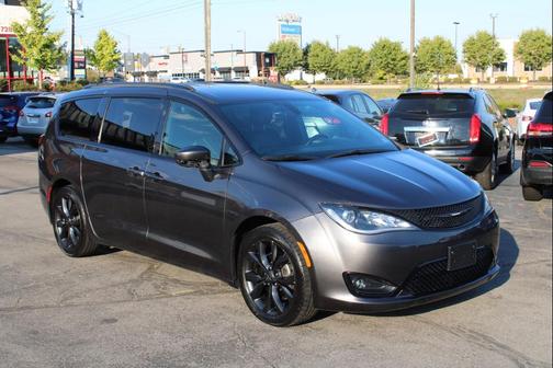 2018 Chrysler Pacifica Touring-L