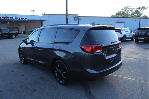 2018 Chrysler Pacifica Touring-L