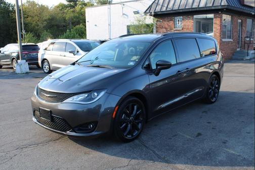 2018 Chrysler Pacifica Touring-L