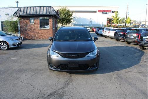 2018 Chrysler Pacifica Touring-L