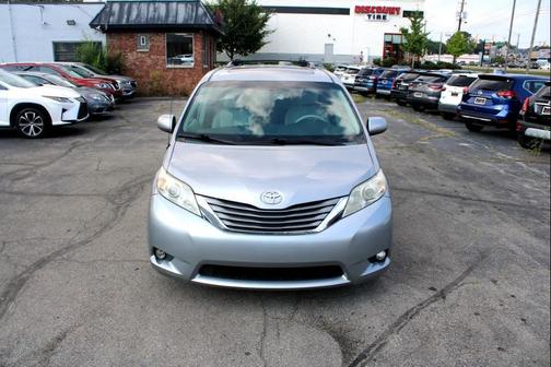 2012 Toyota Sienna XLE