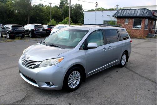 2012 Toyota Sienna XLE