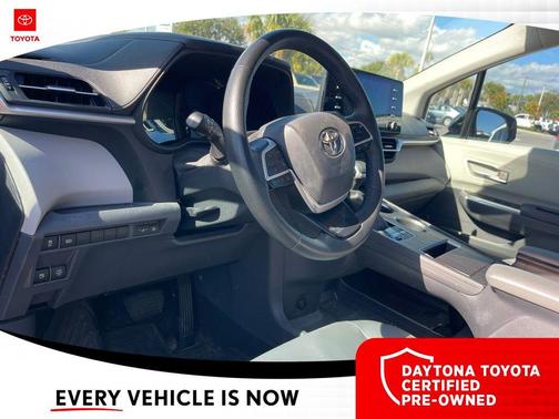 2023 Toyota Sienna XLE