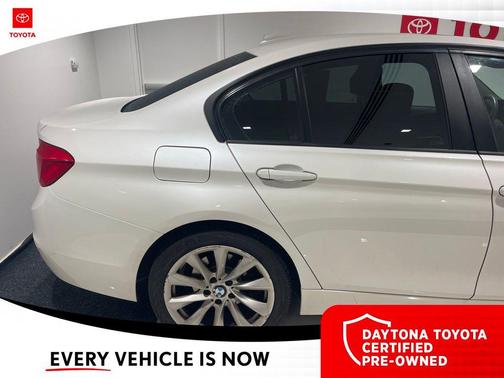 Mineral White Metallic 2018 BMW 320 i
