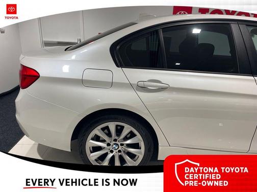 Mineral White Metallic 2018 BMW 320 i